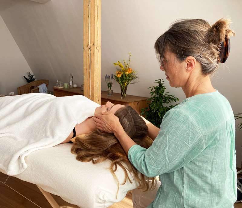 Reiki Behandlung - Praxis für Physiotherapie & Yoga | Christa Kuhlmann